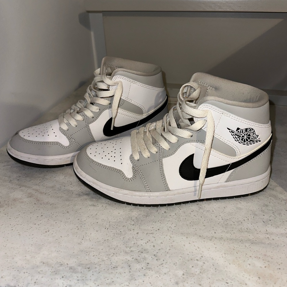 nike air jordan 1 mids